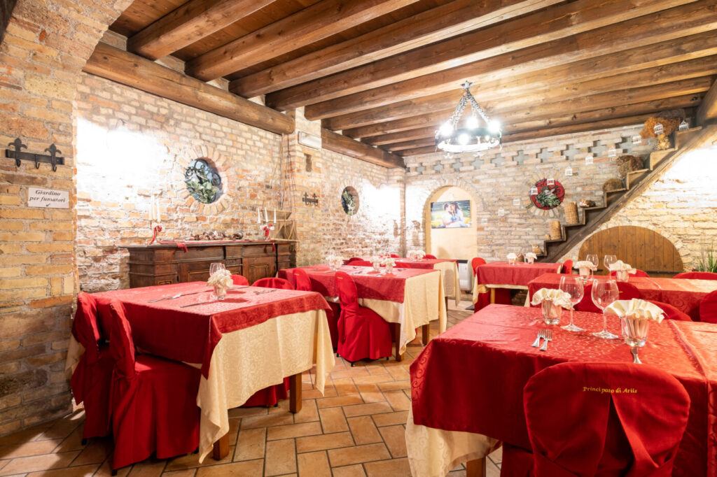 tav portico - Ristorante Ariis 3